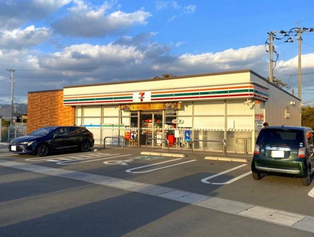 コンビニ　セブンイレブン（コンビニ）まで2790m