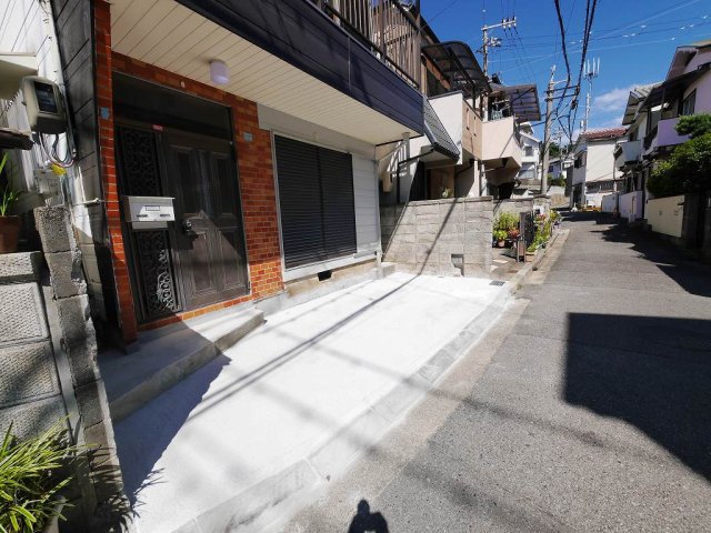 駐車場　小型車限定（サイズ現地要確認）