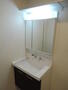 洗面設備　シャワー付き洗面台です