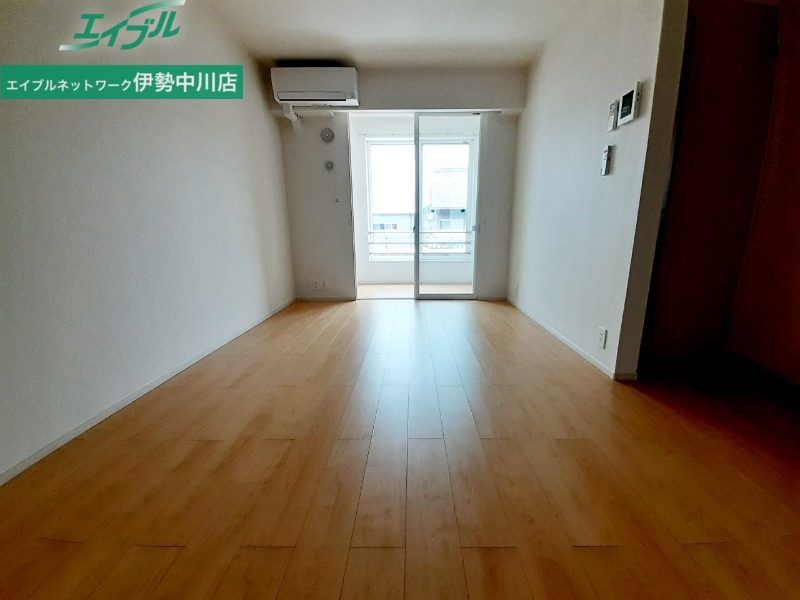 居室・リビング　同型参考写真