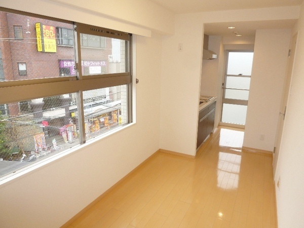 居室・リビング　床暖房付きで快適に過ごせます♪