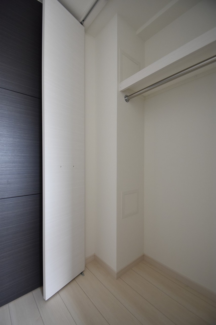 収納　ハンガーポール付のクローゼット