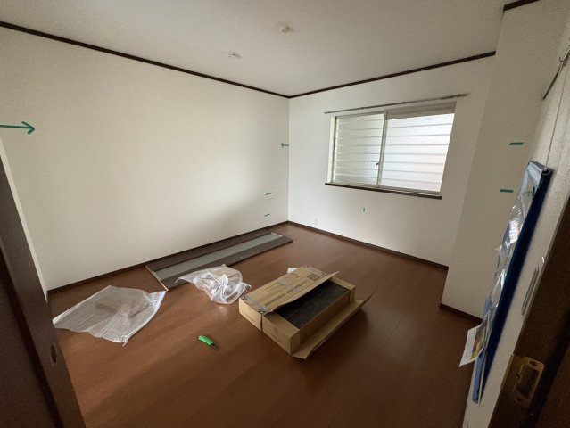 居室・リビング　絶賛室内手直し中です♪