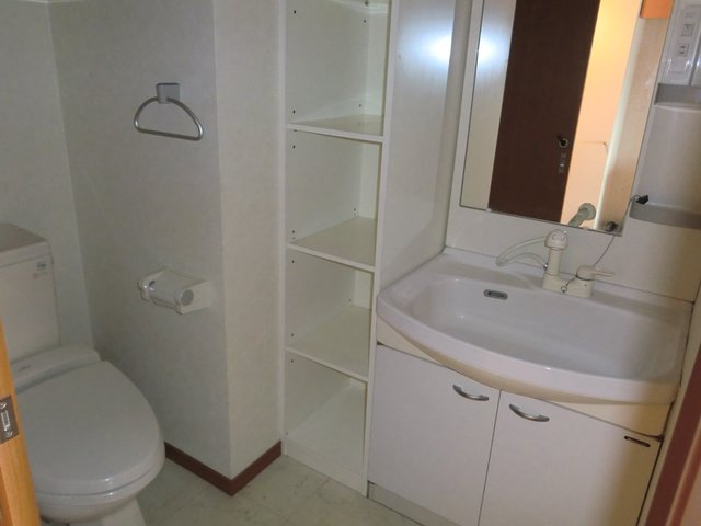 トイレ　写真は別号室です。現況優先になります。