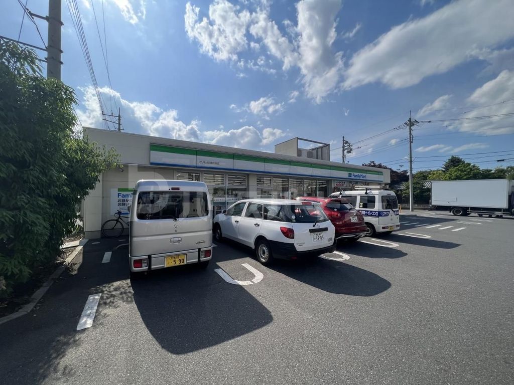 コンビニ　ファミリーマート さいたま日進町南店（コンビニ）まで410m