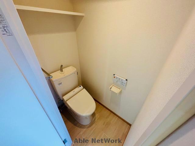 トイレ　同型反転