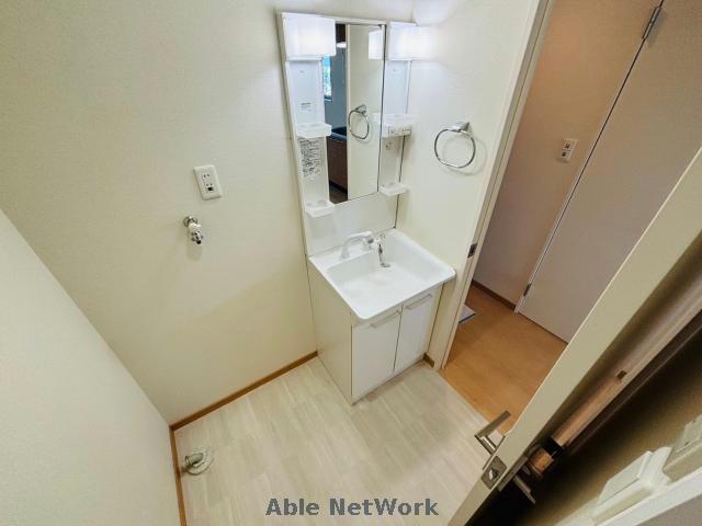 洗面設備　同型反転