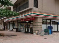 コンビニ　セブンイレブン足立西新井栄町1丁目店（コンビニ）まで254m