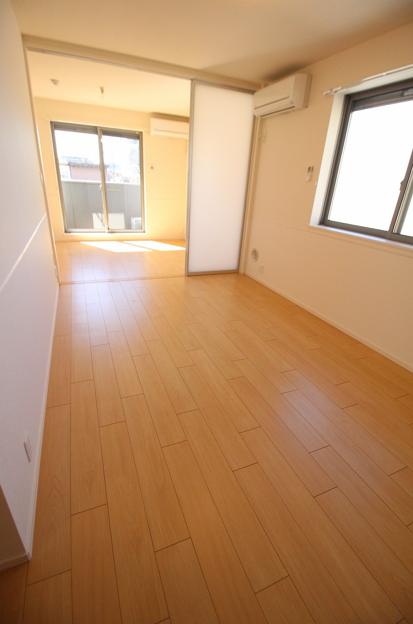 居室・リビング　同物件別のお部屋の写真です。