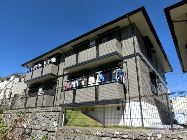 建物外観　敷地内駐車場完備です