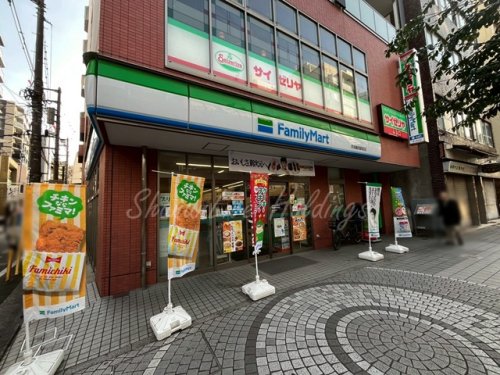 コンビニ　ファミリーマート 京急鶴見駅前店（コンビニ）まで302m