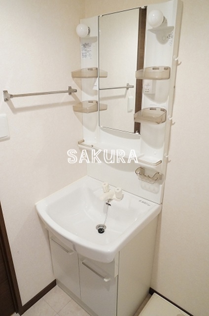 洗面設備　身支度に欠かせない独立洗面台♪