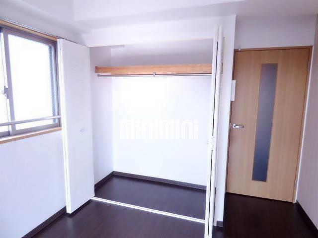 収納　高さがあって使いやすいクローゼットです。