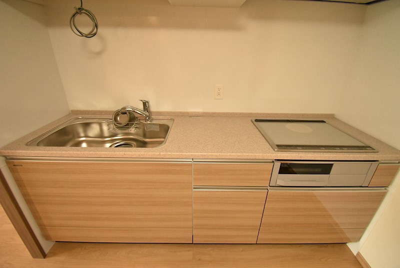 キッチン　人造大理石調の天板