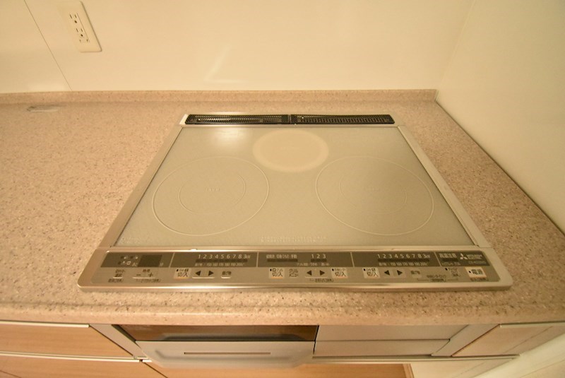 キッチン　ＩＨ３口コンロ