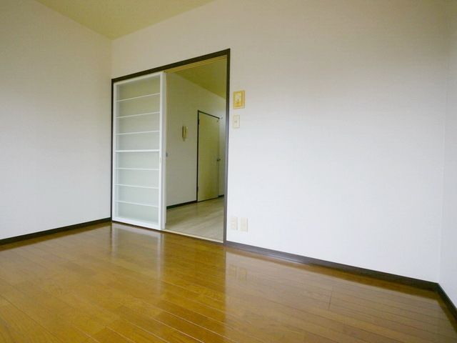 その他部屋・スペース　★フローリングのキレイなリビングです★