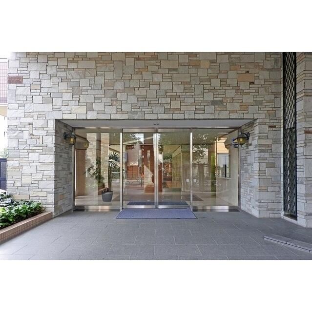 エントランス　建物の内部です