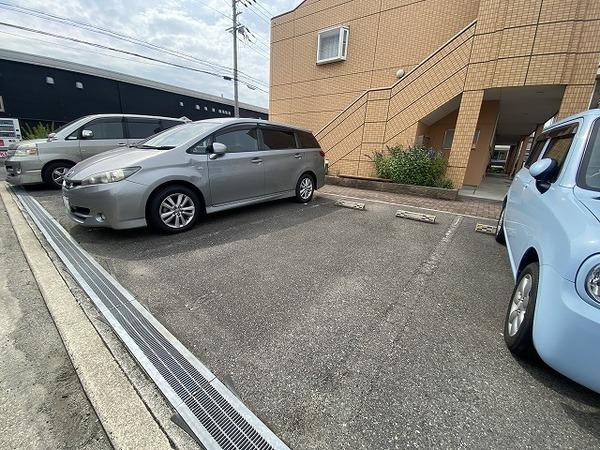 駐車場　敷地内駐車場！