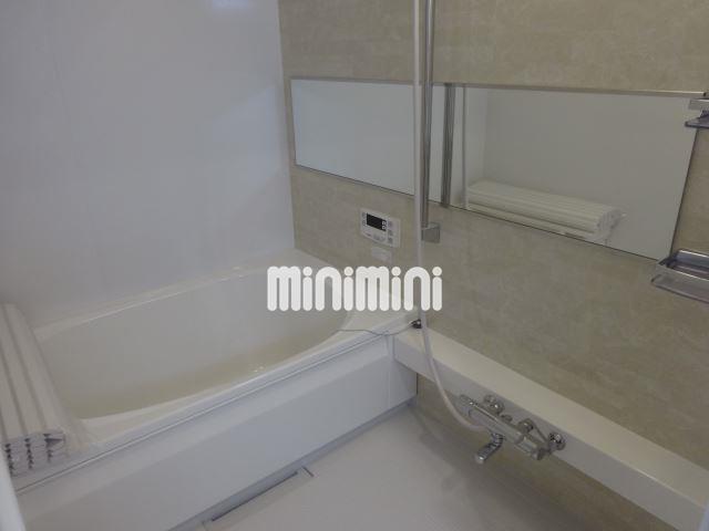 バス・シャワールーム　追い焚き・浴室乾燥機があります