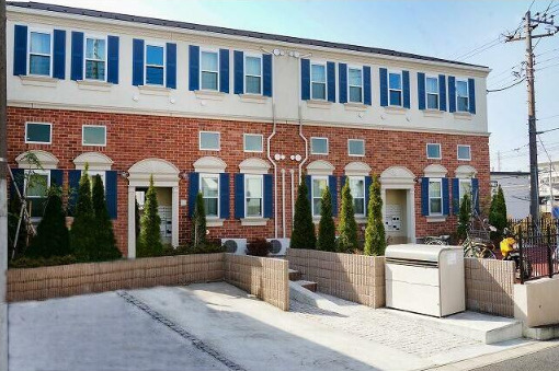 建物外観　オートロック付きで安心♪