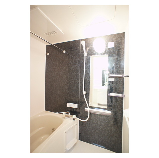 バス・シャワールーム　追焚・浴室乾燥機完備です