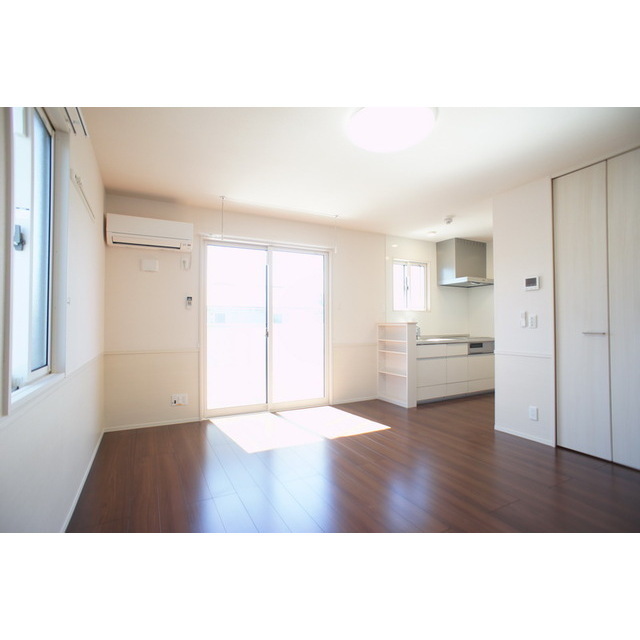 居室・リビング　高い天井の室内で随所に随所に気遣いを感じ