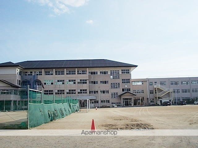 中学校　足利市立西中学校（中学校）まで1053m