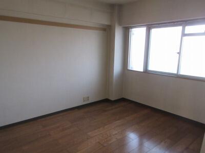 居室・リビング　同建物、別部屋の写真を使用し…?