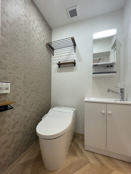 トイレ　温水洗浄便座