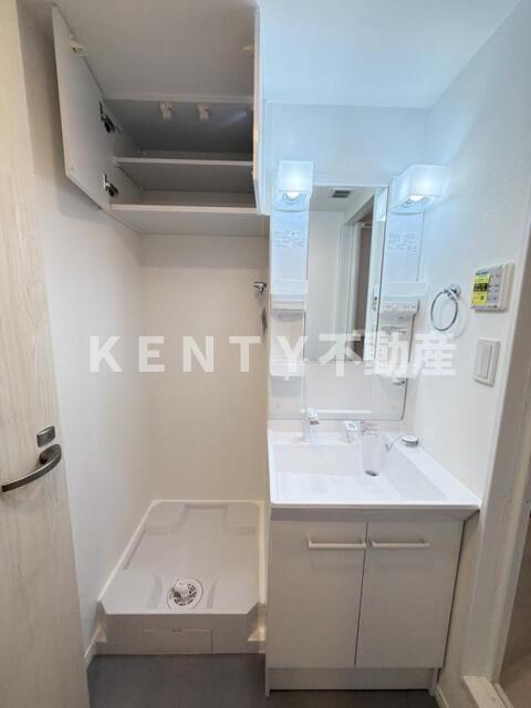 洗面設備　ゆったりとスペースのある洗面所