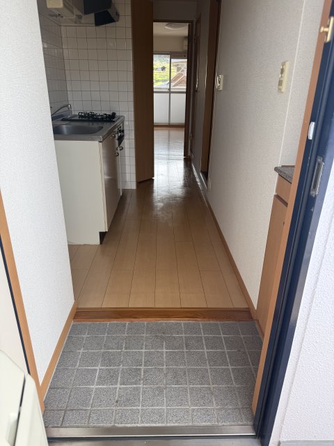 玄関　同物件別号室の写真です。