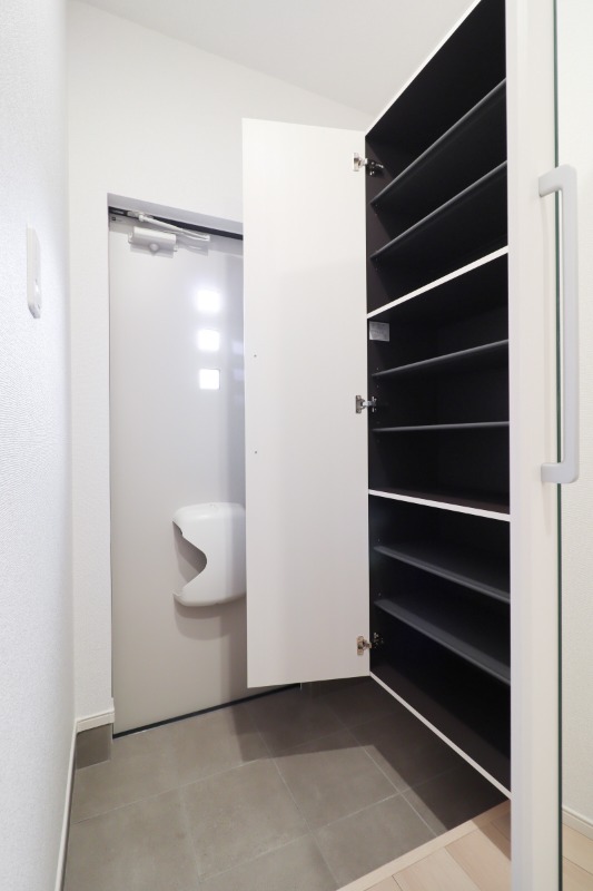 玄関　図面と現状に相違がある場合には現状を優先