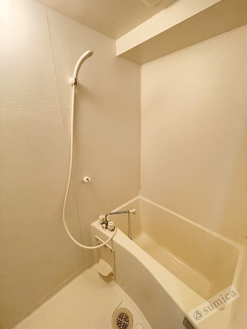 バス・シャワールーム　ちょうど良いサイズ。お掃除もラクラクです。