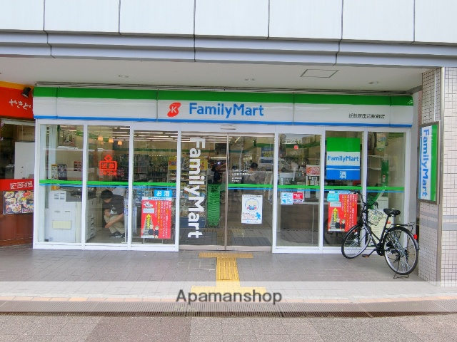 コンビニ　ファミリーマート（コンビニ）まで300m