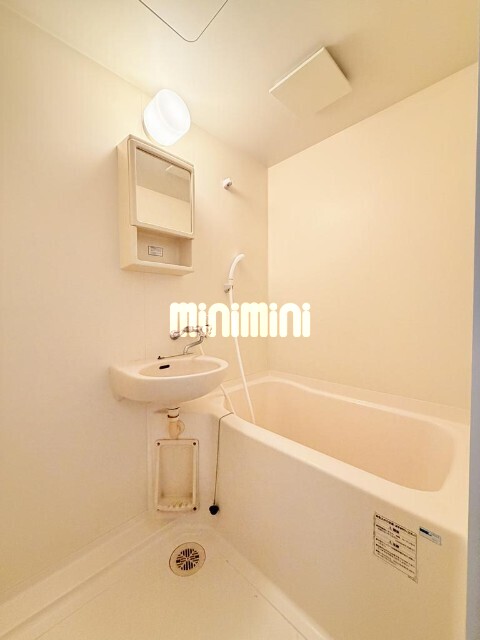 バス・シャワールーム　同物件別部屋の写真転用