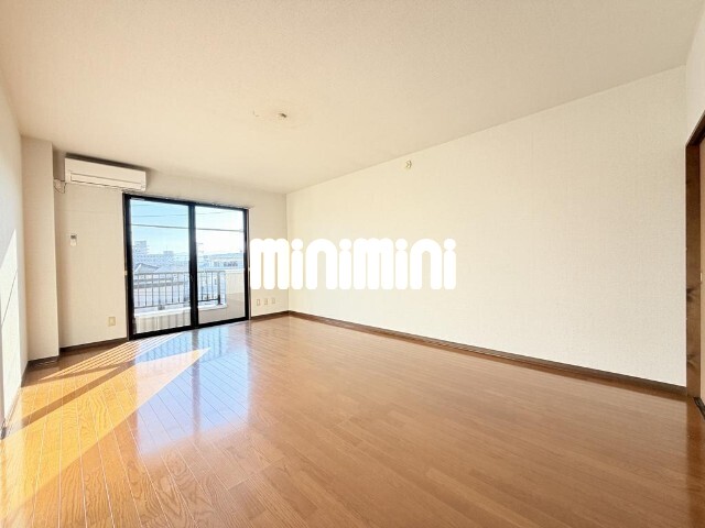 居室・リビング　同物件別部屋の写真転用