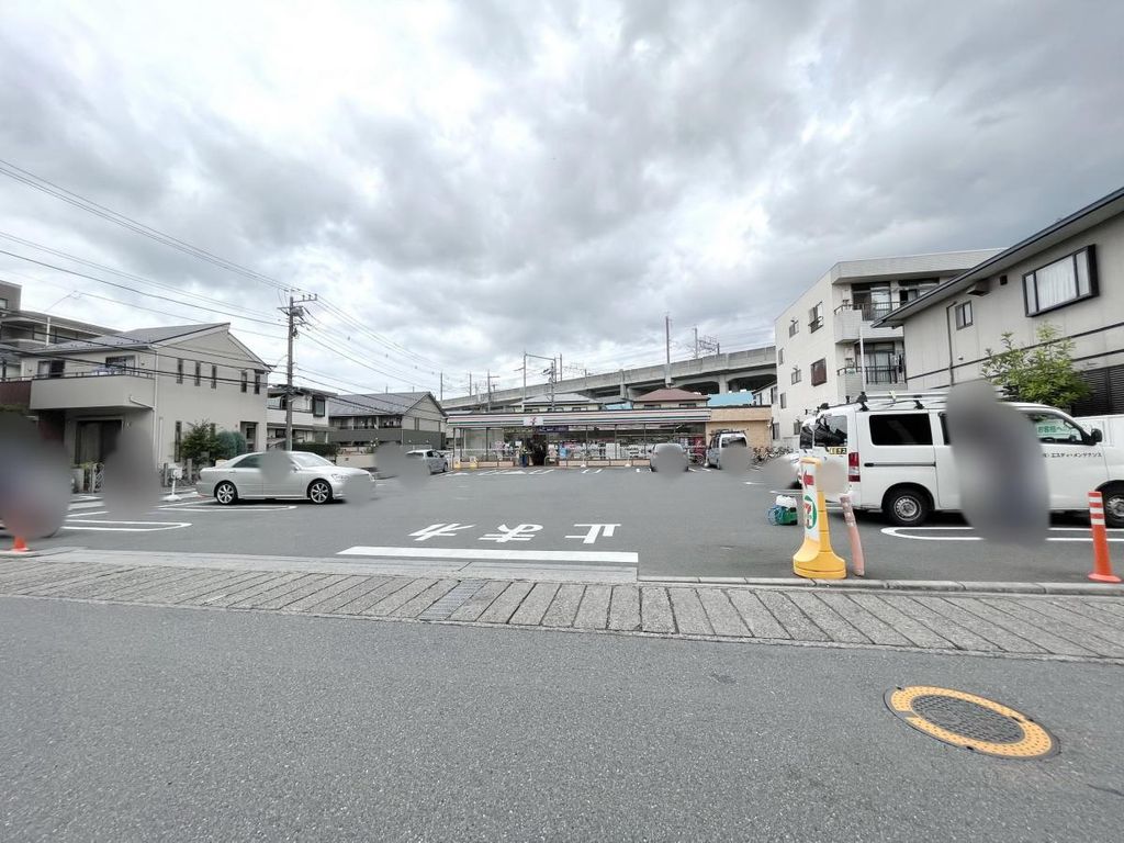 コンビニ　セブン-イレブン さいたま鹿手袋３丁目店（コンビニ）まで450m