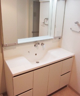 洗面設備　3面鏡付きの便利な洗面台☆