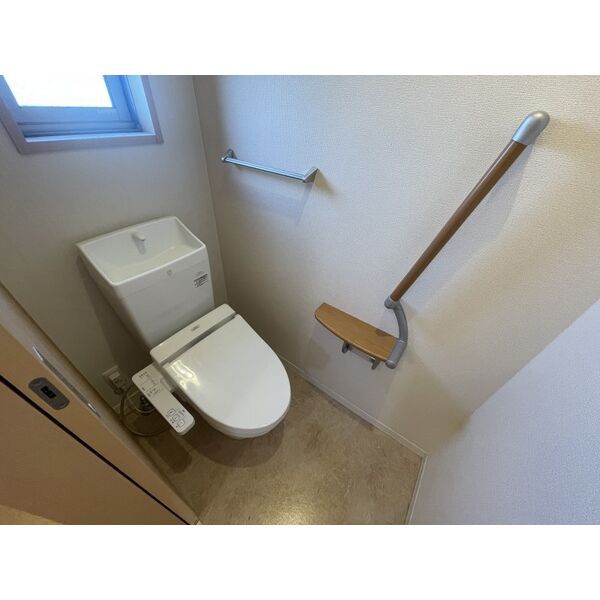トイレ　室内写真は別部屋の写真です。