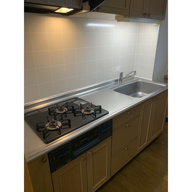 キッチン　ガス３口グリル付