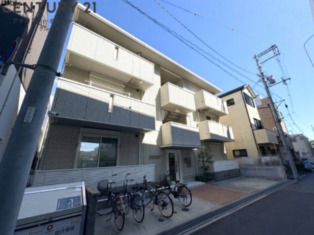 建物外観　オートロックで外部の人間が簡単に出入りできないため安心です！