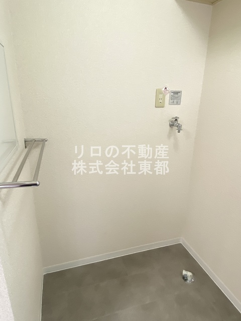その他　洗濯機置き場は室内にあるので雨に濡れる心配はありません。