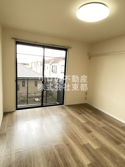 居室・リビング　南向きで日当たり良好なお部屋！暖かな日差しが入ります♪