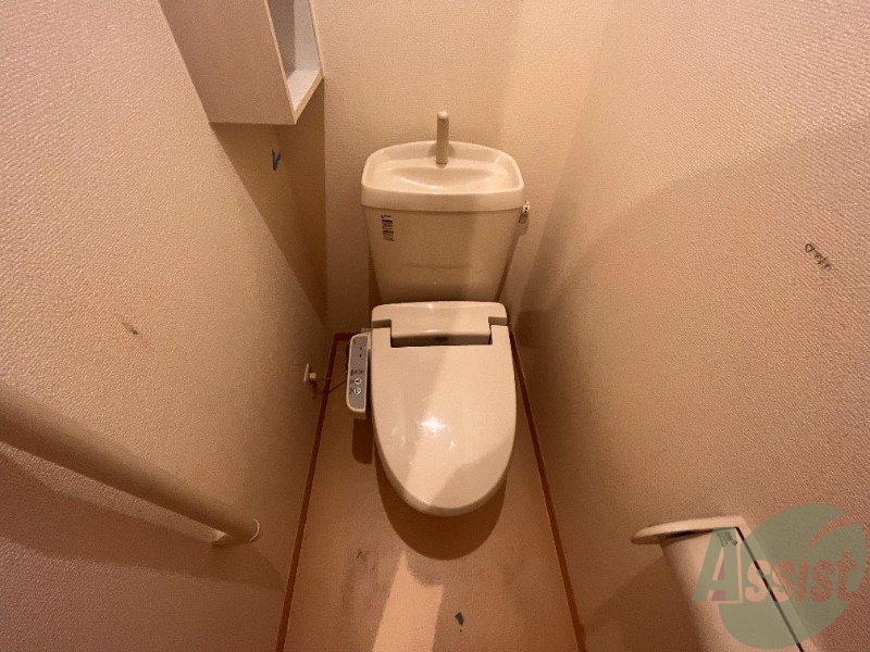トイレ　トイレはウォシュレット付きです。シャワートイレは嬉しいですね