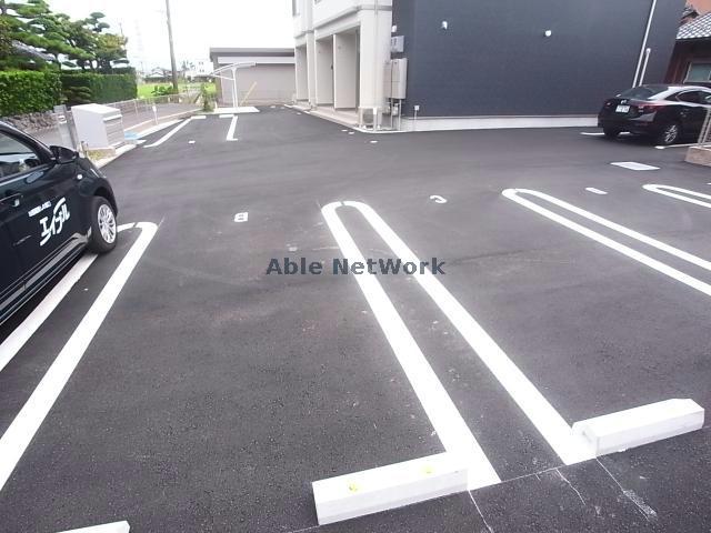 駐車場　駐車場