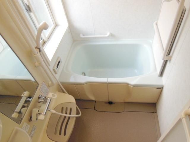 バス・シャワールーム　☆日差しの当たるバス☆