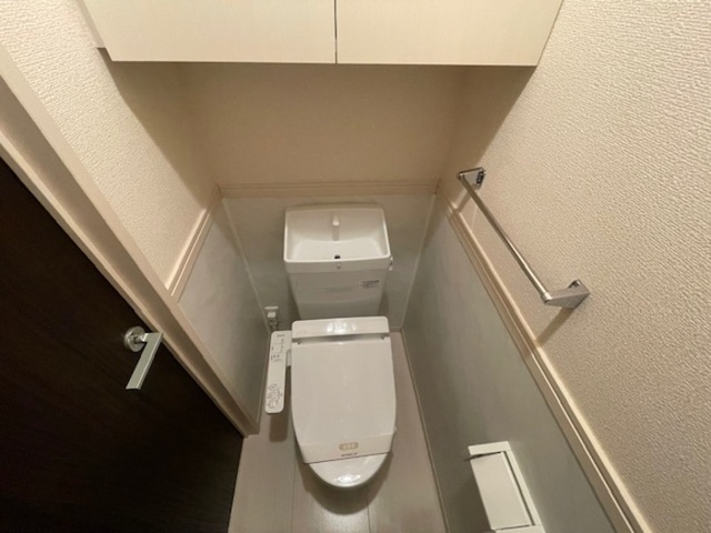 トイレ　温水洗浄便座付き