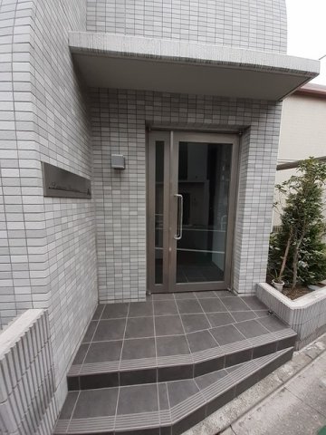 エントランス　清潔なエントランスです