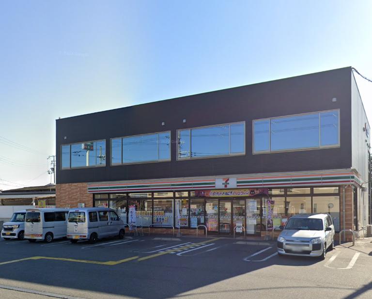 コンビニ　セブン-イレブン 播磨本荘４丁目店（コンビニ）まで558m