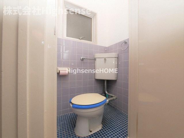 トイレ　落ち着いた色調のトイレです